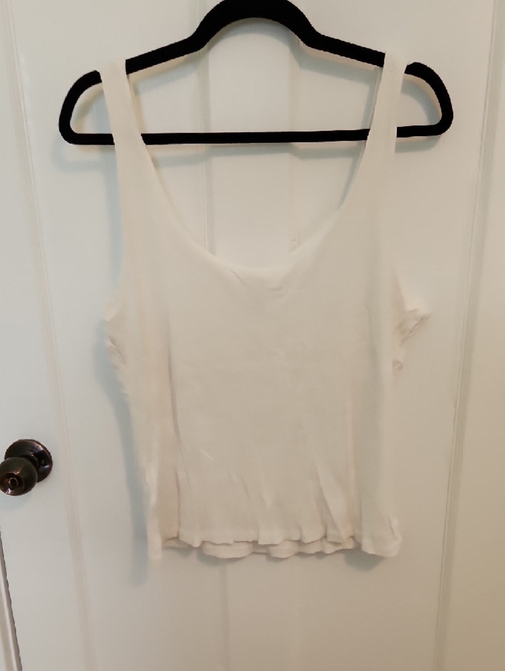 H&M White Ribbed V-Neck Tank - Picture 4 of 4